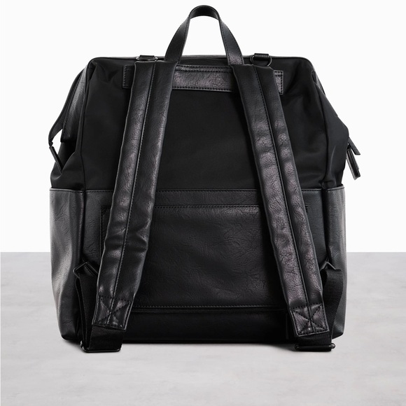 BÉIS The Backpack Diaper Bag – Black – Multi-Function Baby & Travel Backpack - Picture 2 of 16